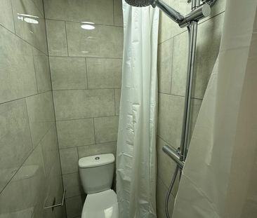 Room in a Shared House, Macgregor Road, E16 - Photo 6