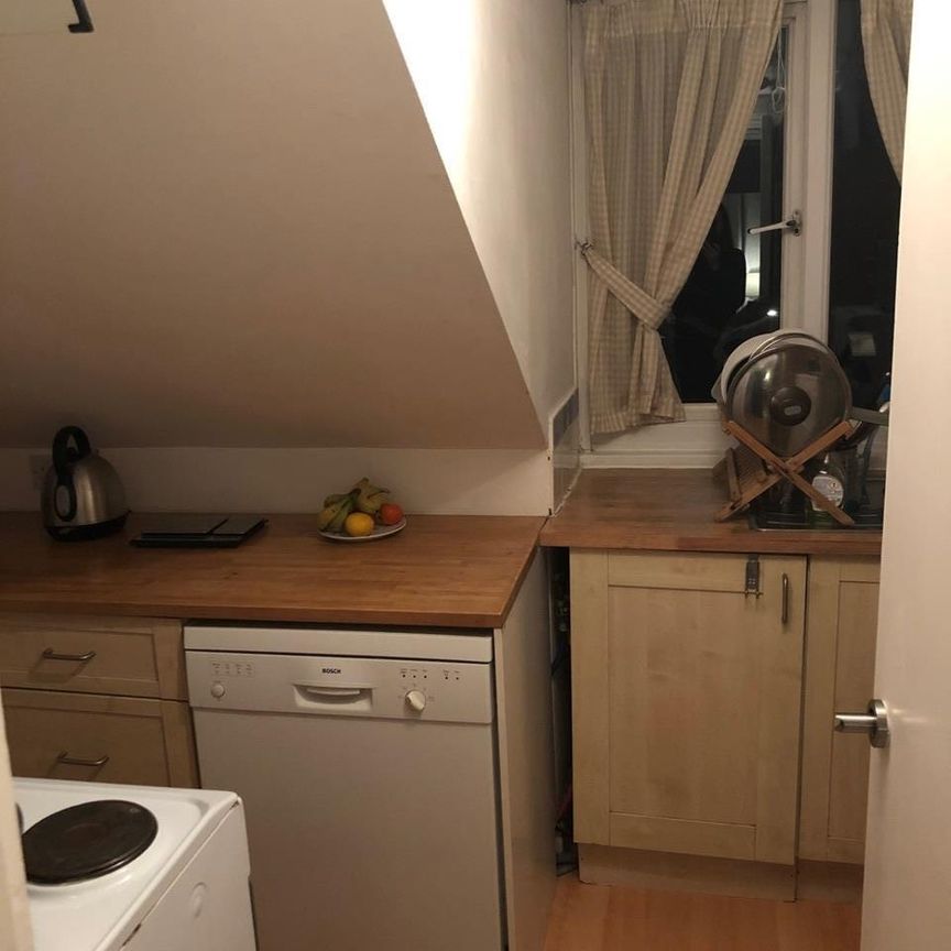 Studio Flat, Brockley Road, SE4 - Photo 1