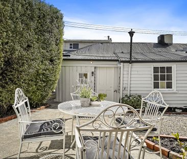 Heritage c.1840 Whaler’s cottage - Photo 3