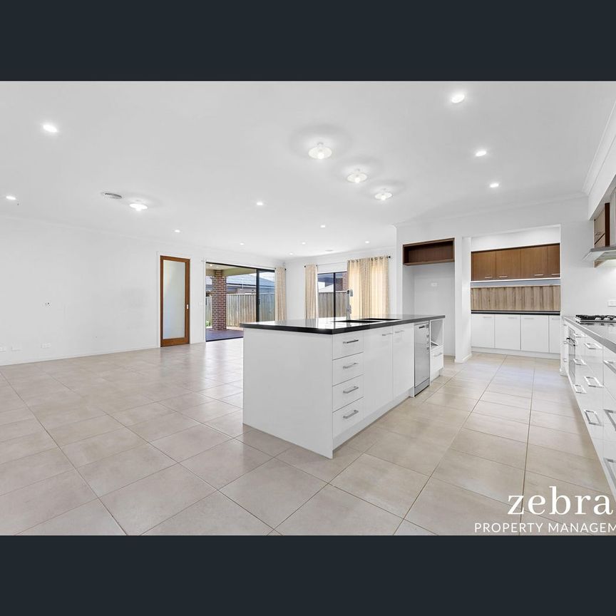 19 Farmingdale Street, Manor Lakes, Vic 3024 - Photo 1