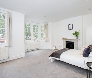 Room in a Shared House, Chatsworth Gardens, W3 - Photo 1