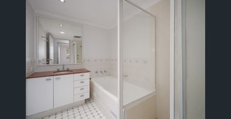 Updated apartment in an ultra convenient location - Photo 4