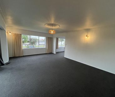 Three bedroom home in Oakura - Photo 4