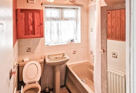 3 bedroom detached house to rent - Photo 5