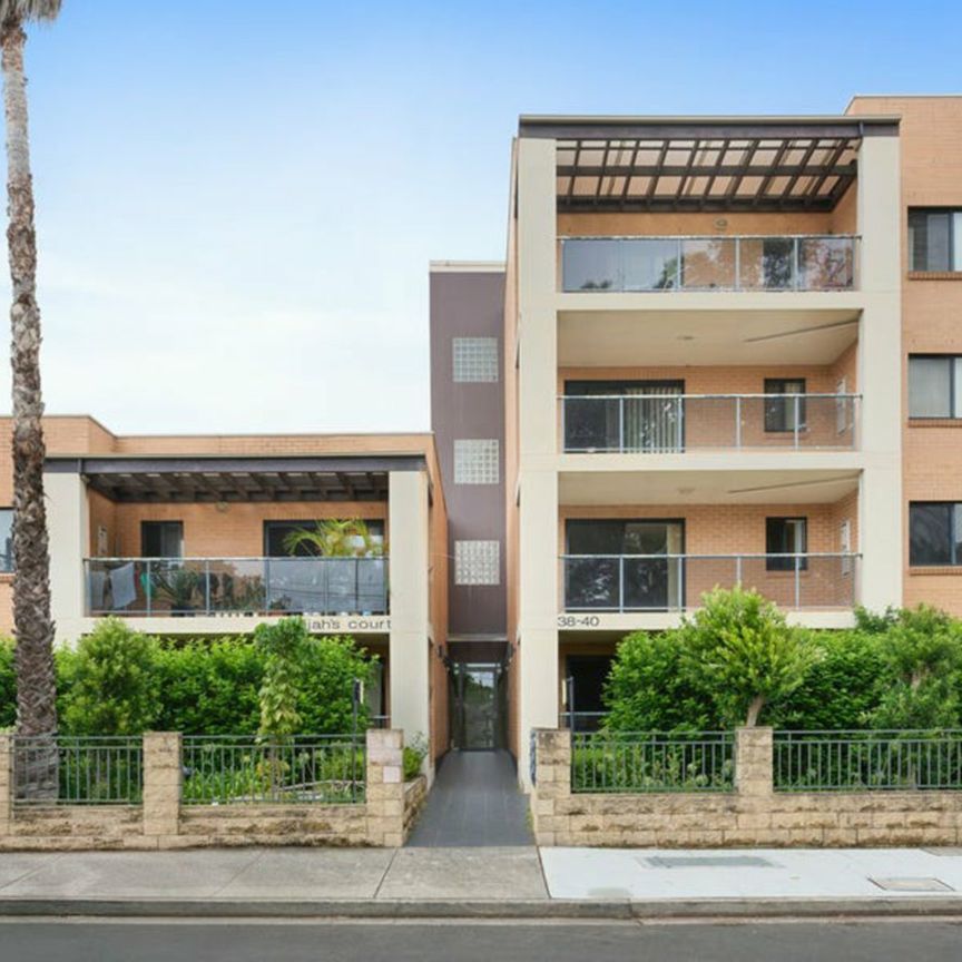 Perfectly Positioned 2 Bedroom Apartment! - Photo 1