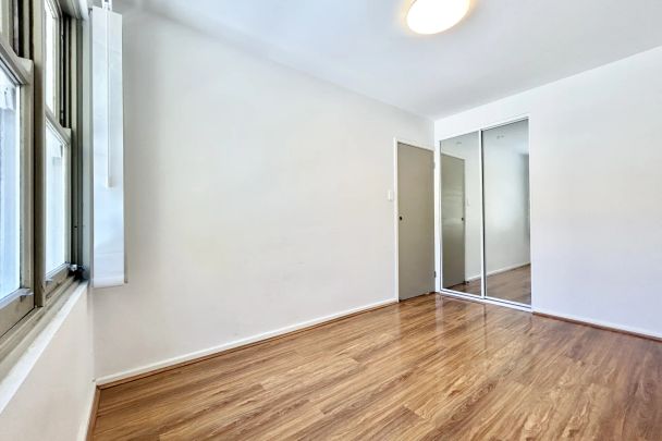 Townhouse-style Apartment with split level. - Photo 1