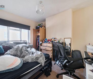 5 bedroom end of terrace house to rent - Photo 3