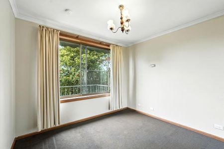 Tidy Two Bedroom Unit in a great location - Photo 3