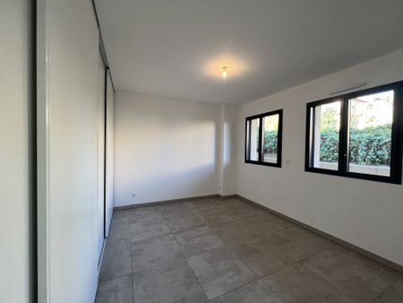 Location Appartement 2 pièces 50m² HYERES 83400 - Photo 2