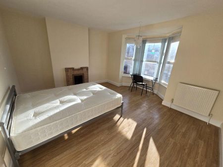 4 bedroom terraced house to rent - Photo 4