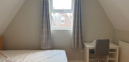 4 bedroom terraced house to rent - Photo 2