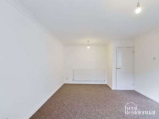 2 bed flat to rent in Tonbridge Road, Maidstone, ME16 - Photo 1