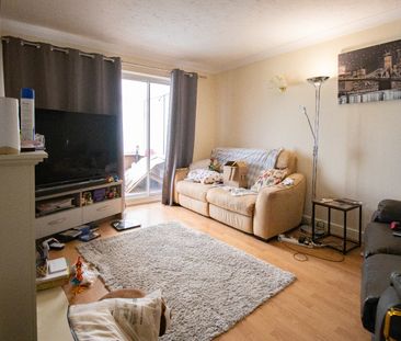 Attractive 2-Bedroom Bungalow - Photo 1