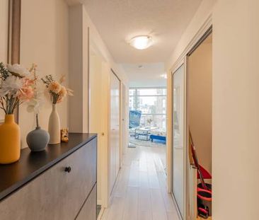 Pet Friendly - 1 Bed 1 den 1 bath Downtown Stanley Park - Photo 4