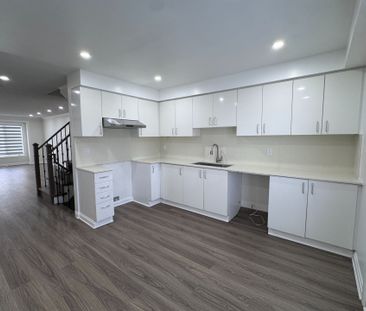 For Lease - 27 Talbotshire Street, Ajax, Ontario - Photo 6