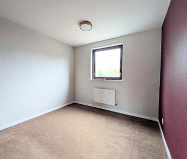 3 bedroom end of terrace house to rent - Photo 3