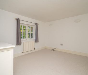 4 bedroom detached house to rent - Photo 2