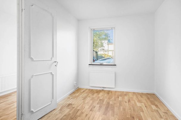 Lindholmsbacken, Skärholmen - Photo 1