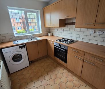 1 bedroom Flat for rent - Photo 2
