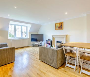 An immaculately presented, modern apartment in close to proximity t... - Photo 2