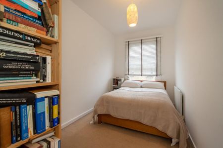 2 bedroom flat to rent - Photo 2