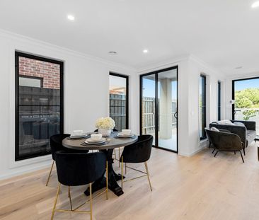 HOME IN THE HEART OF NARRE WARREN! - Photo 3