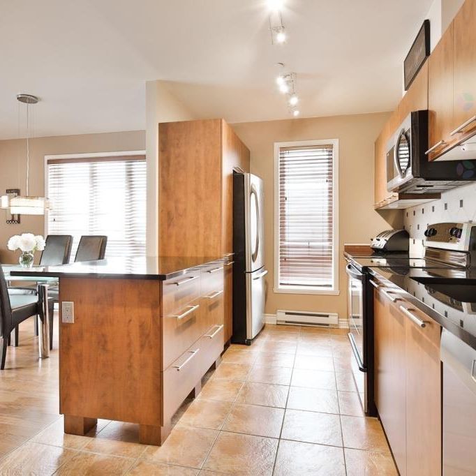 Grand Condo 4 1/2 A Louer - Photo 1