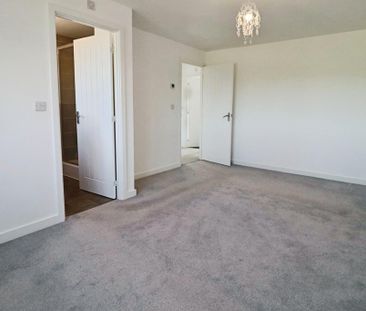 4 bedroom detached house to rent - Photo 2