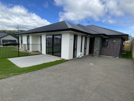 68 Hokioi Drive, Kenepuru - Photo 4