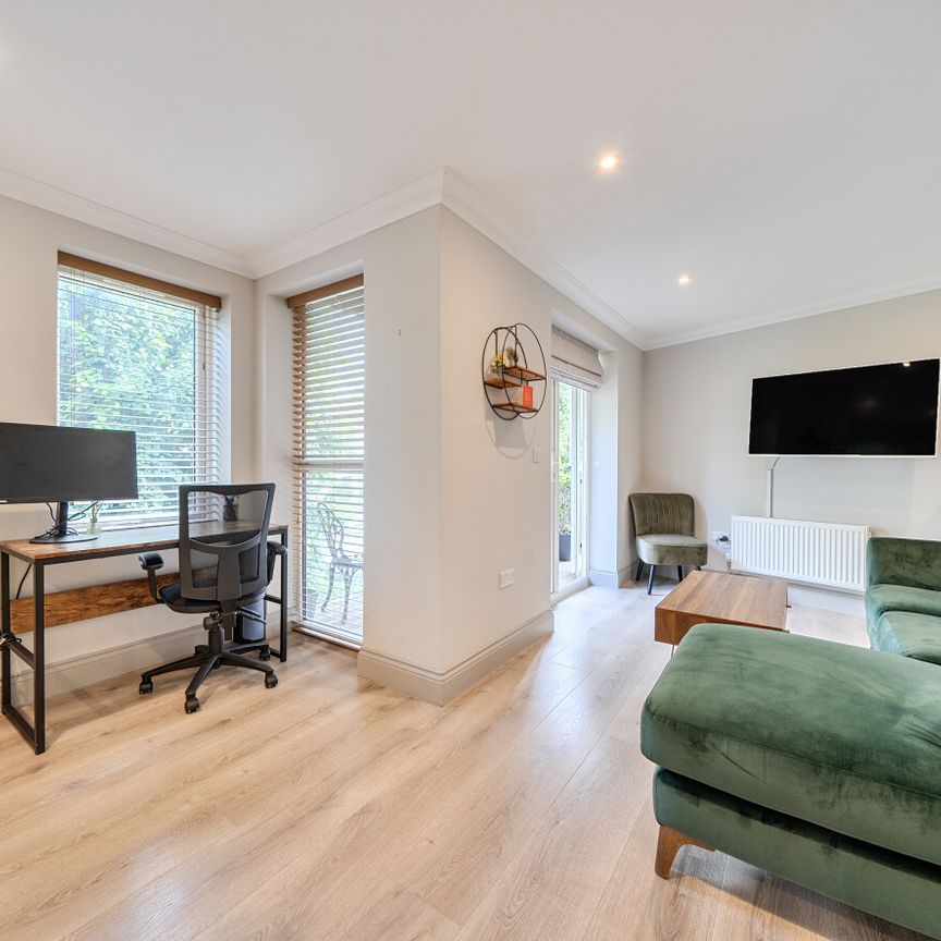 Waynflete Street, London, SW18 - Photo 1