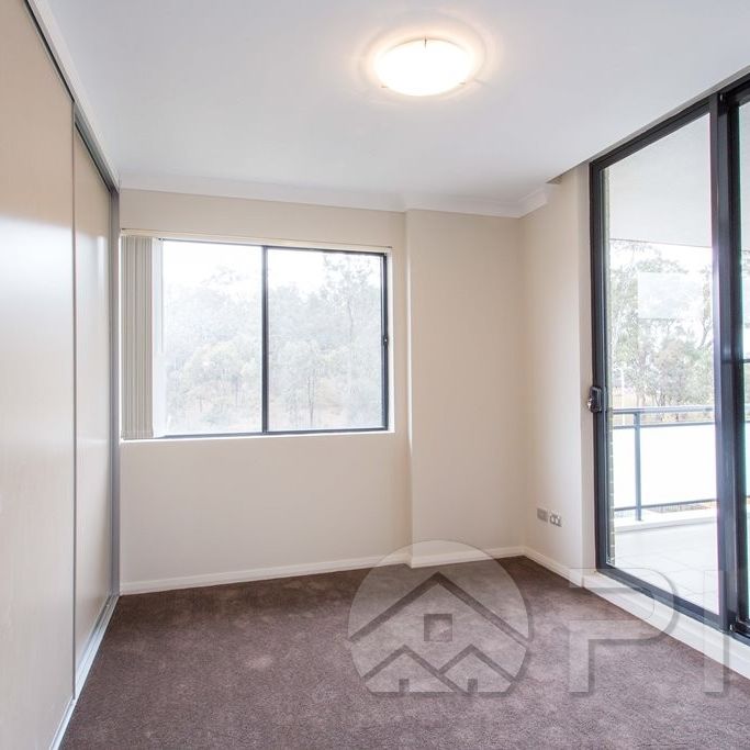 Modern 1 Bed + Study Apartment with Balcony and Secured Parking - Photo 1