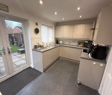 2 bedroom semi-detached house to rent - Photo 6