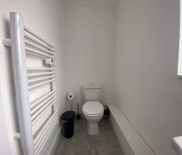 Compact Ensuite - Photo 6