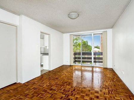 Perfect Two Bedroom Apartment - Photo 5