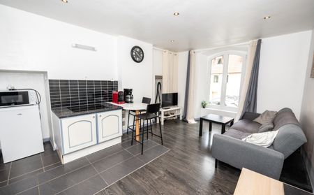 PONTARLIER : CENTRE-VILLE - STUDIO - Photo 4