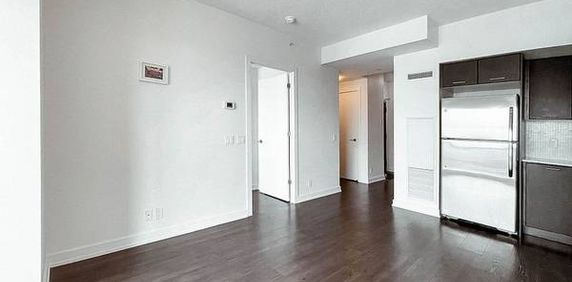 Mimico/Lakeshore-Modern Bright 1Bd+Den Utilities incl - Photo 2