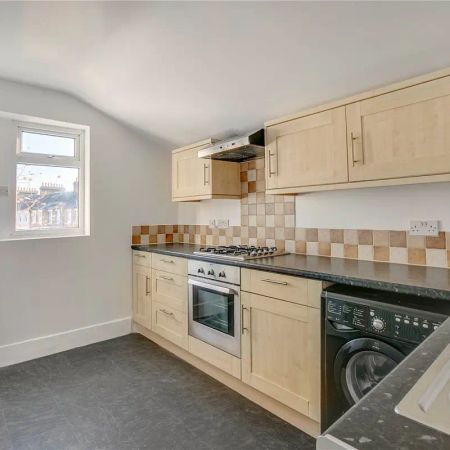 1 bedroom flat in Barnes - Photo 3