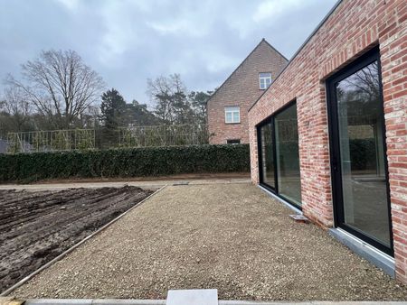 Instapklare nieuwbouwwoning met 3slpk, tuin en parking - Photo 2