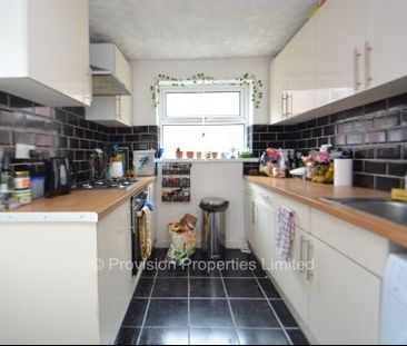 5 Bedroom Student House Hyde Park Leeds - Photo 1