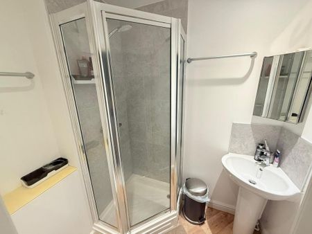 2 bedroom flat to rent - Photo 4