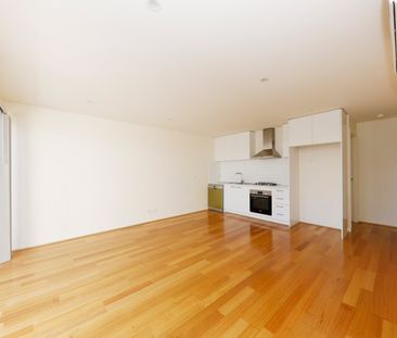 Stylish, Spacious & Conveniently Located - Photo 3