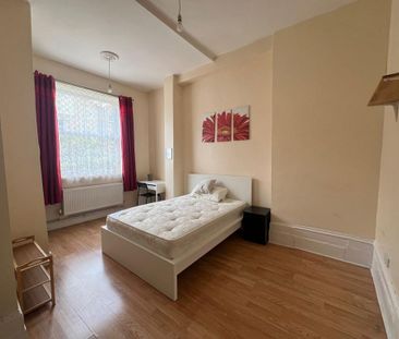 1 bedroom in a house share to rent - Photo 4