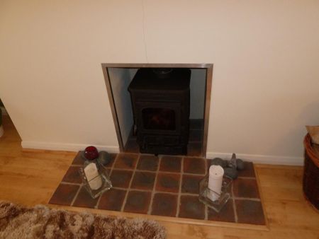 4 bedroom semi-detached bungalow to rent - Photo 2