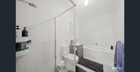 Designer Townhouse Offering Comfort, Style & Convenience - Photo 3