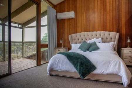 Riverfront Luxury - Photo 5
