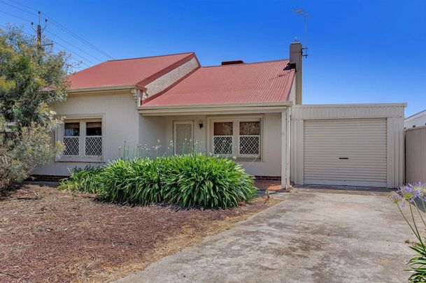 Charming 1950's Home Close to the City and the Beach! - Photo 1