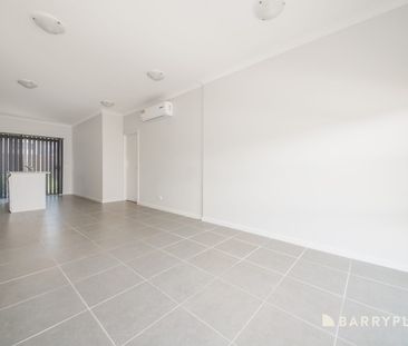 Dont Miss Out on This Well Presented and Modern 2 Storey Town House - Photo 4