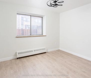 371 Lakeshore Road W #105 - Photo 3