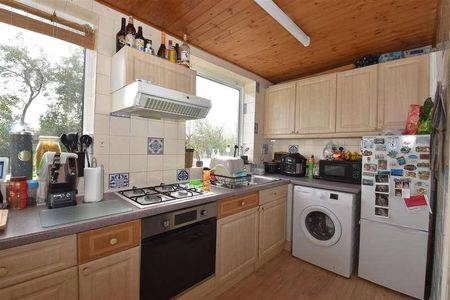 Cranbourne Close, Horley, RH6 - Photo 4