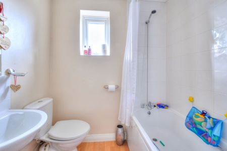 4 bedroom house to rent Wellfield Court, Willen, Milton Keynes, Buckinghamshire, MK15 - Photo 5